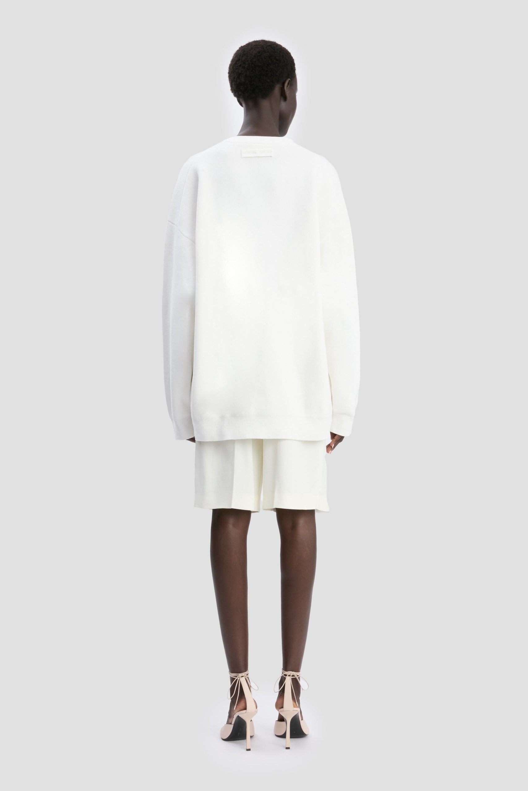 Relaxed Fit V-Neck Jumper In White - Image 5